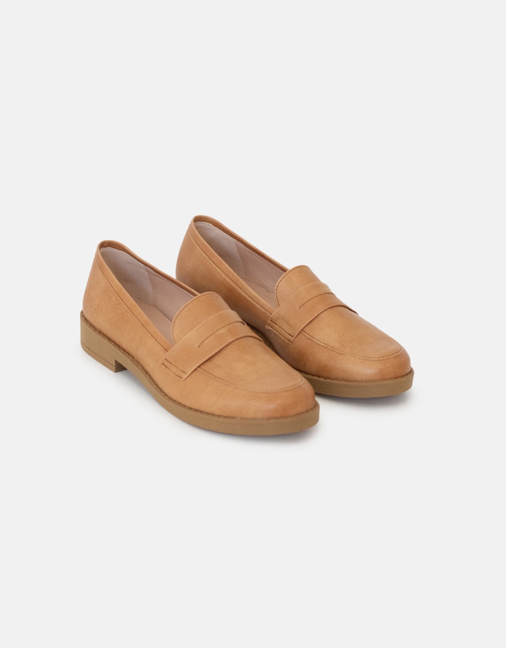 Εικόνα από Loafers μονόχρωμα Ελληνικής Κατασκευής με λεπτομέρεια στη φάσα Ταμπά