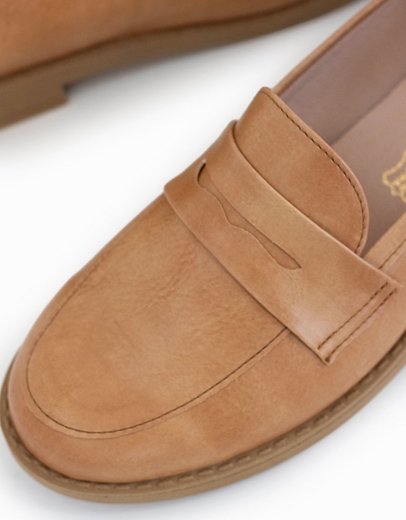 Εικόνα της Loafers μονόχρωμα Ελληνικής Κατασκευής με λεπτομέρεια στη φάσα Ταμπά