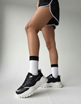 Εικόνα από Γυναικεία sneakers σε απλή γραμμή με chunky σόλα Μαύρο