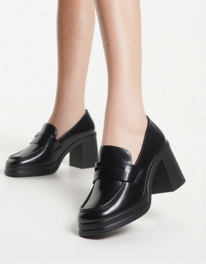 Εικόνα της Γυναικεία loafers μονόχρωμα με τακούνι Μαύρο