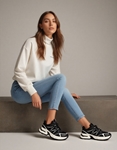 Εικόνα από Γυναικεία sneakers δίσολα με μοτίβο στο πλάι Μαύρο