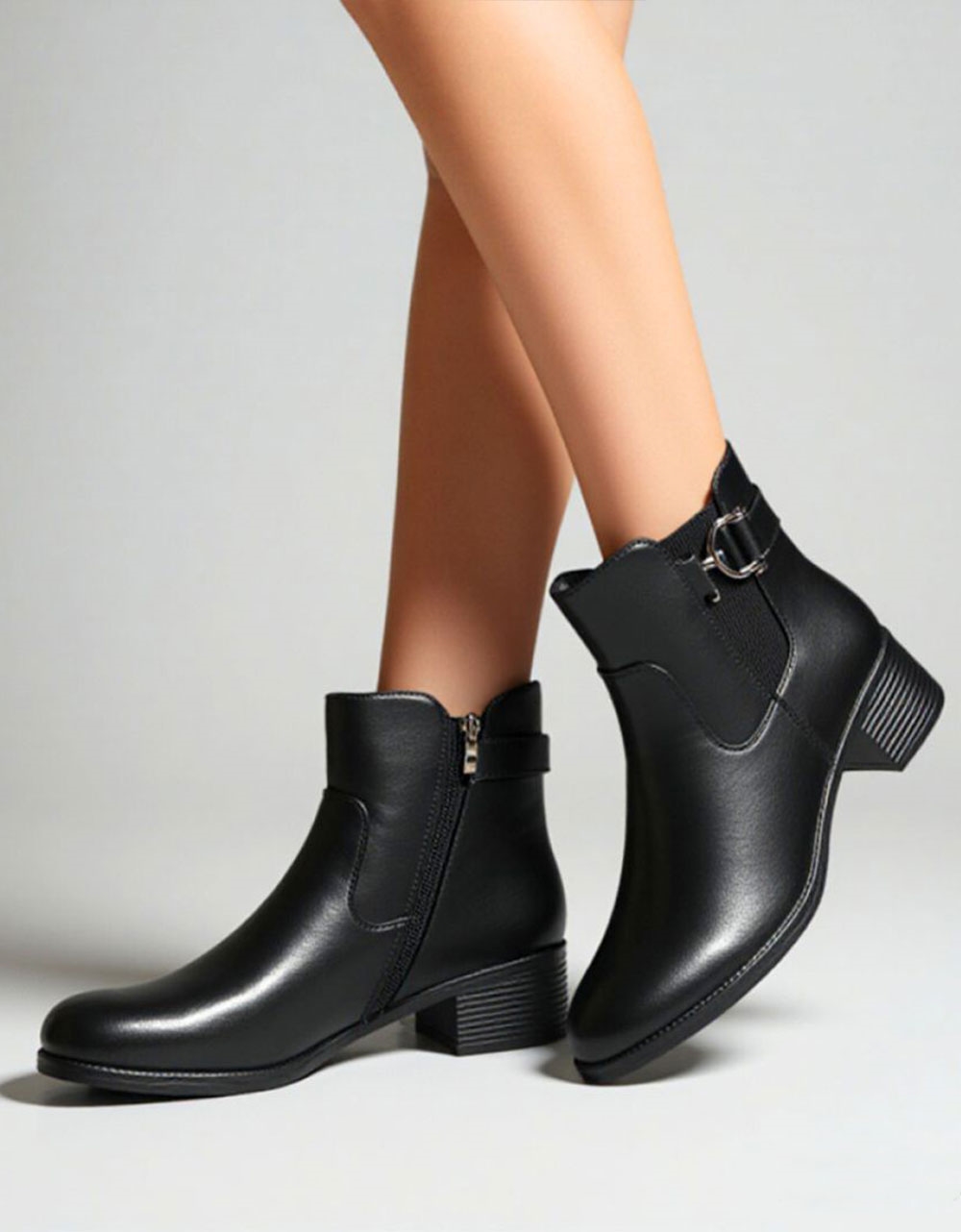Εικόνα από Γυναικεία μποτάκια με τετράγωνο χαμηλό τακούνι Μαύρο