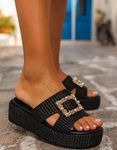 Εικόνα από Ψάθινα flatforms με φάσα με ανοίγματα και διακοσμητική αγκράφα Μαύρο