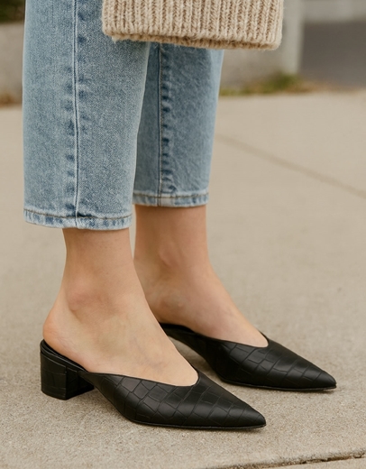 Εικόνα της Δερμάτινα mules Ελληνικής κατασκευής σε μυτερή γραμμή Μαύρο