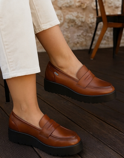 Εικόνα της Γυναικεία μονόχρωμα loafers με διπλή σολά Ταμπά