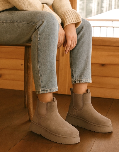 Εικόνα της Δίσολα suede μποτάκια μονόχρωμα με λάστιχο Πούρο