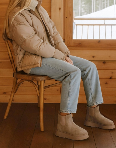 Εικόνα της Δίσολα suede μποτάκια μονόχρωμα με λάστιχο Πούρο