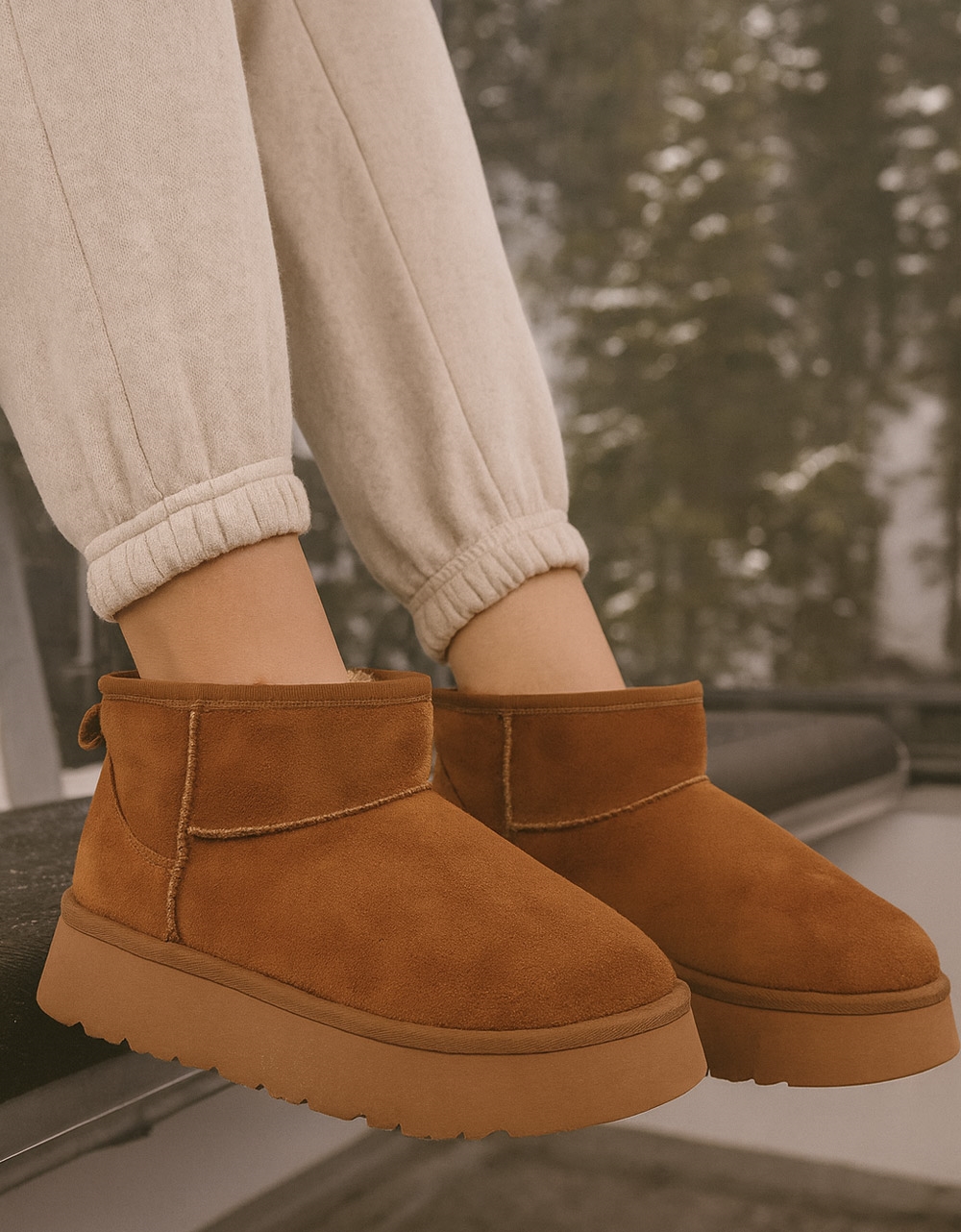 Εικόνα από Δίσολα suede μονόχρωμα μποτάκια αστραγάλου Ταμπά