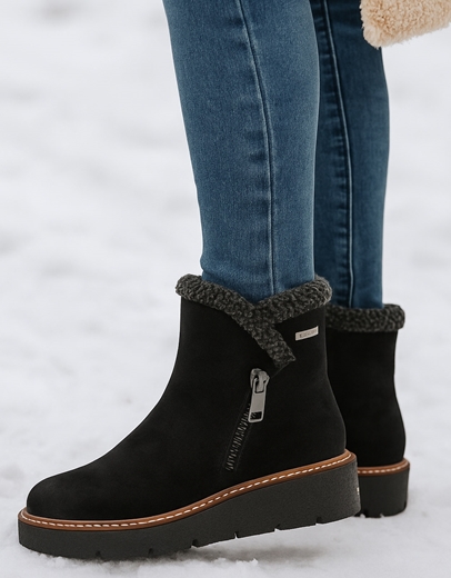 Εικόνα της Δίσολα suede μποτάκια μονόχρωμα με λεπτομέρια Μαύρο