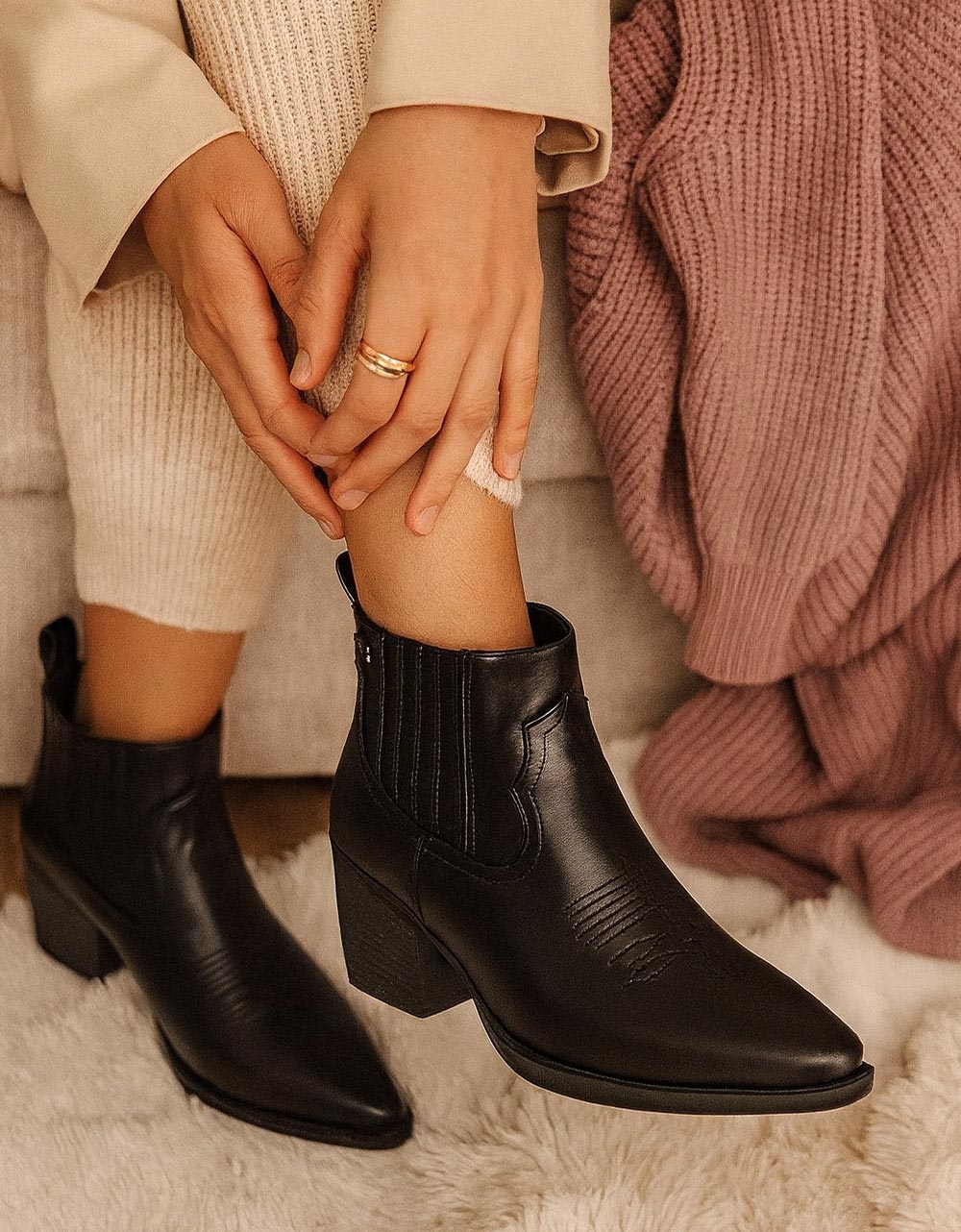 Εικόνα από Γυναικεία cowboy μποτάκια αστραγάλου Μαύρο