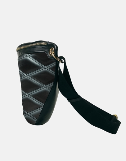 Εικόνα της Crossbody τσαντάκι με καπιτονέ μοτίβο Μαύρο/Ασημί
