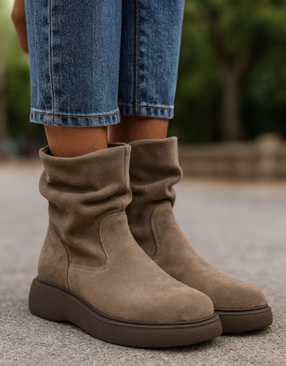 Εικόνα από Γυναικεία δερμάτινα μποτάκια ελληνικής κατασκευής με σούρα Πούρο