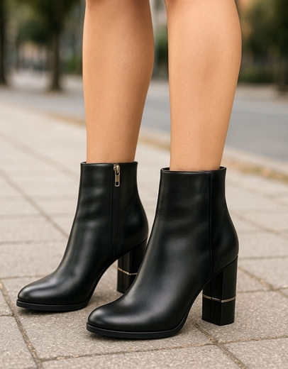 Εικόνα της Γυναικεία μποτάκια με τετράγωνο τακούνι με λεπτομέρεια Μαύρο