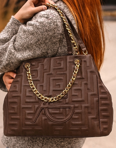 Εικόνα της Χειροποίητη τσάντα ώμου με διπλό λουράκι από αλυσίδα Καφέ