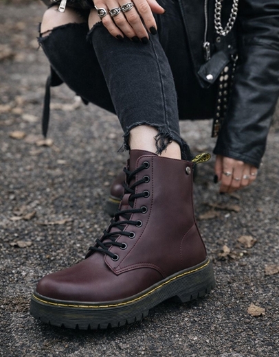 Εικόνα της Γυναικεία μποτάκια μονόχρωμα σε απλή γραμμή Μπορντώ
