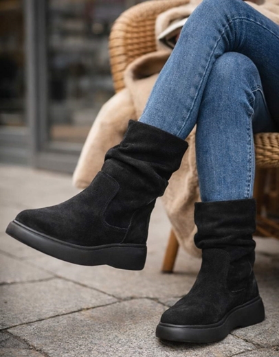 Εικόνα της Γυναικεία δερμάτινα μποτάκια ελληνικής κατασκευής με σούρα Μαύρο