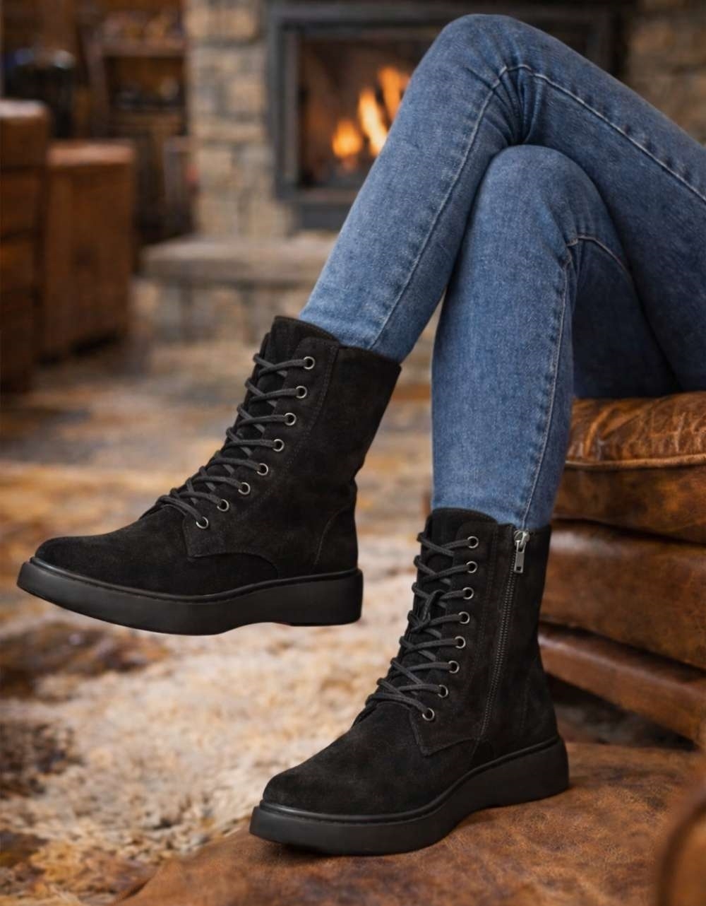 Εικόνα από Γυναικεία δερμάτινα μποτάκια ελληνικής κατασκευής σε απλή γραμμή Μαύρο