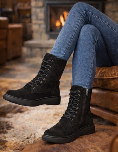 Εικόνα της Γυναικεία δερμάτινα μποτάκια ελληνικής κατασκευής σε απλή γραμμή Μαύρο