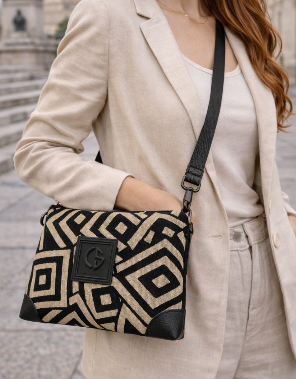 Εικόνα από Τσάντα φάκελος με λουρί KIRKI Μπεζ