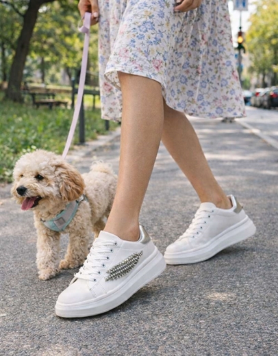 Εικόνα της Γυναικεία sneakers με διακοσμητικό φτερό στο πλάι Λευκό