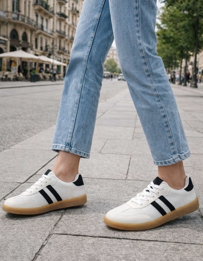 Εικόνα της Sneakers με συνδιασμό υλικών και γραμμικό σχέδιο Λευκό