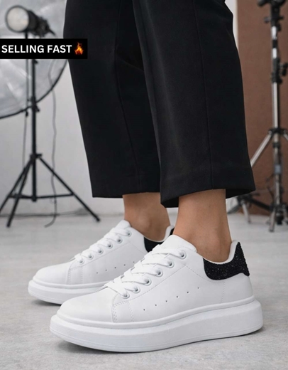 Εικόνα της Sneakers με λεπτομέρεια από strass Λευκό/Μαύρο