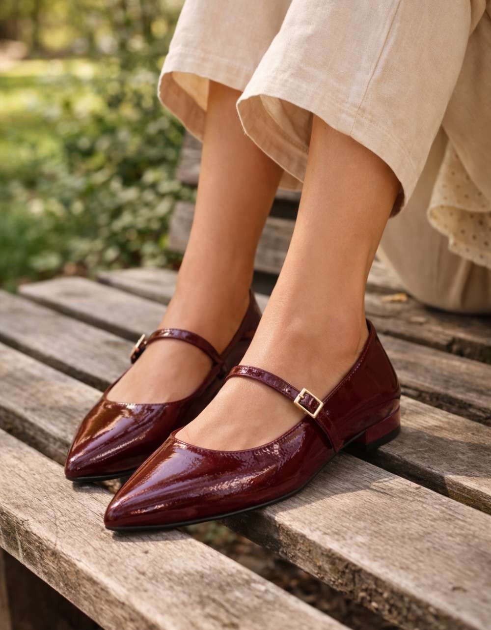 Εικόνα από Μπαλαρίνες Ελληνικής κατασκευής με διακοσμητική μπαρέτα Μπορντώ