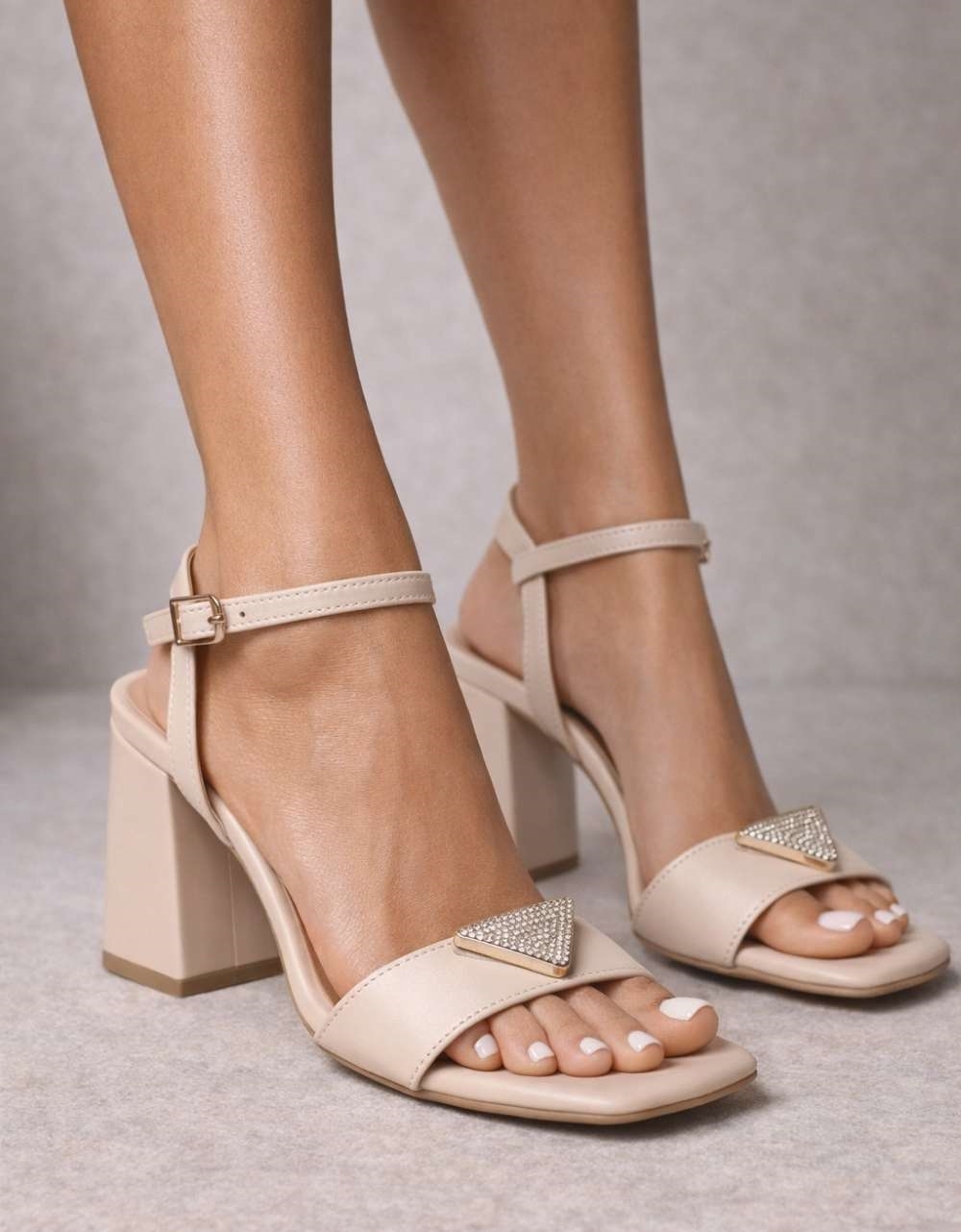 Εικόνα από Δερμάτινα open heel πέδιλα Ελληνικής κατασκευής με μπαρέτα Nude