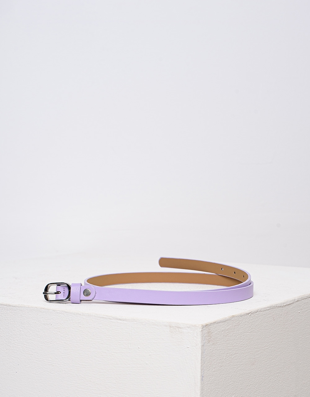 Εικόνα από Γυναικεία λεπτή ζώνη με μεταλλικό τοκά Μωβ