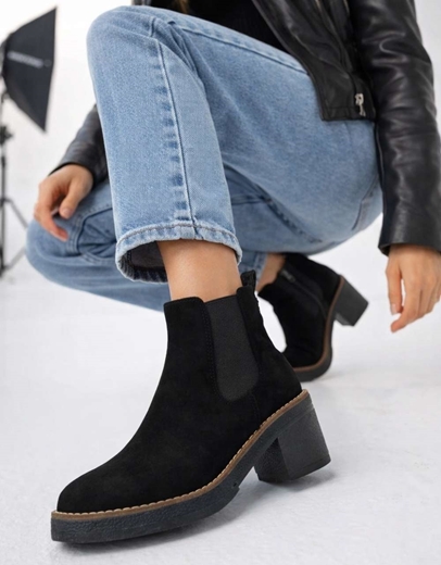 Εικόνα της Chelsea μποτάκια suede με τετράγωνο τακούνι Μαύρο