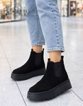 Εικόνα από Δίσολα suede μποτάκια μονόχρωμα με λάστιχο Μαύρο