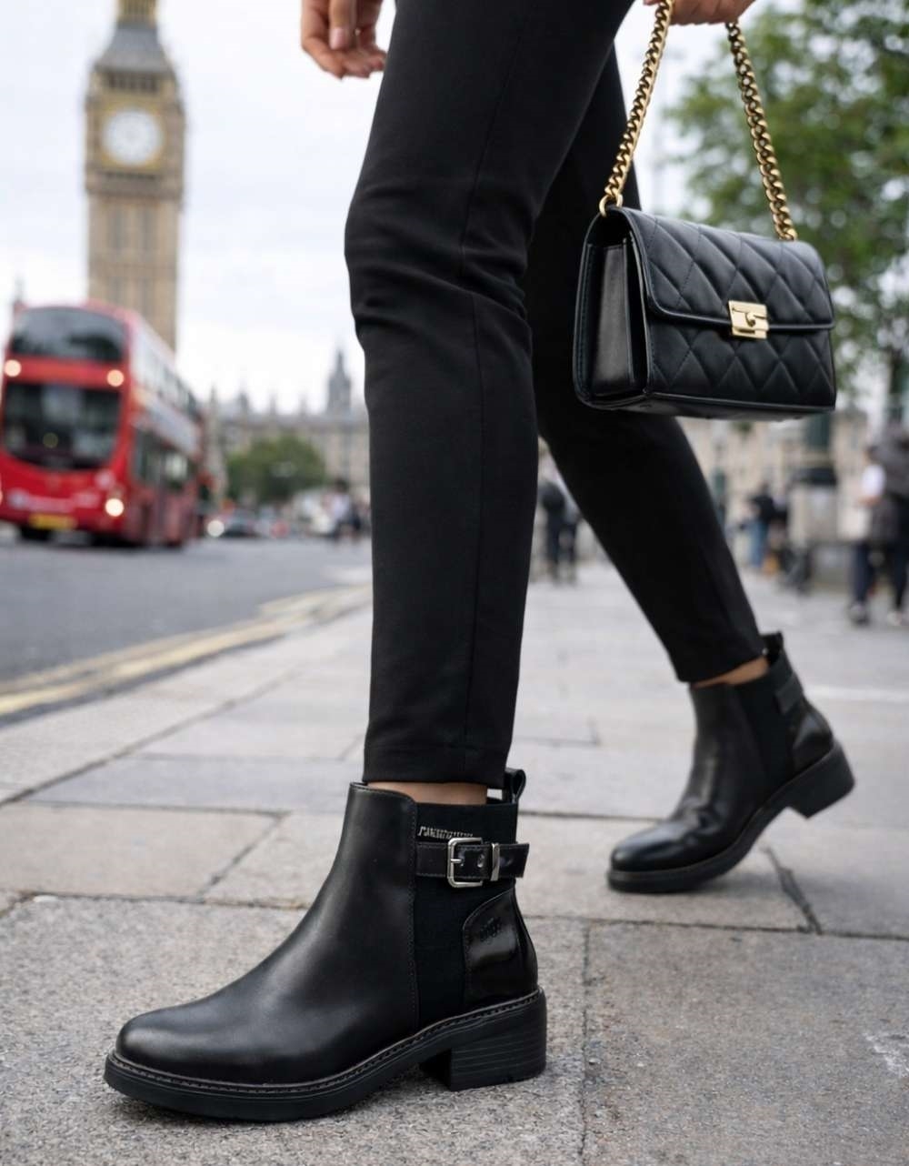 Εικόνα από Γυναικεία basic μποτάκια με χαμηλό τακούνι Μαύρο