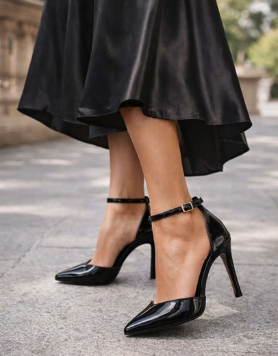 Εικόνα της Μυτερές ψηλοτάκουνες Ελληνικής κατασκευής γόβες με μπαρέτα Μαύρο