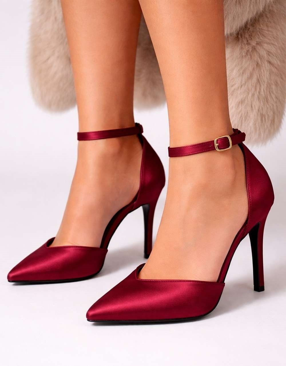 Εικόνα από Μυτερές ψηλοτάκουνες σατέν γόβες με μπαρέτα Ελληνικής κατασκευής Μπορντώ