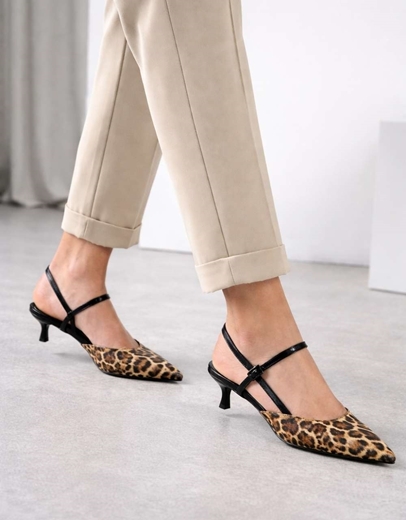 Εικόνα της Γόβες μυτερές Ελληνικής κατασκευής με λουράκι Λεοπάρ