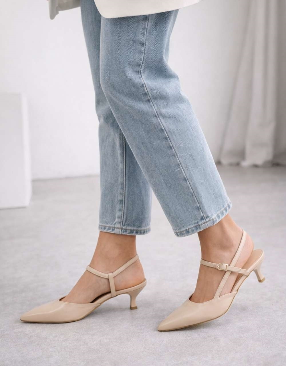 Εικόνα από Γόβες μυτερές Ελληνικής κατασκευής με λουράκι Nude