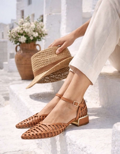 Εικόνα της Δερμάτινες γόβες με ανοίγματα και τρουκς Ταμπά