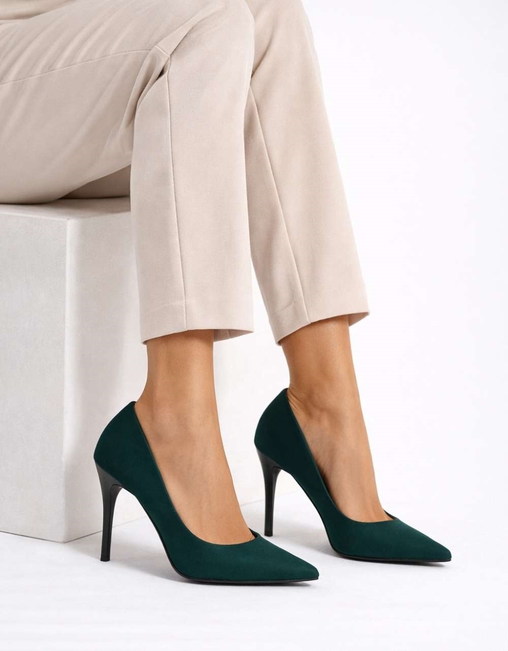 Εικόνα από Μυτερές ψηλοτάκουνες σατέν γόβες Ελληνικής Κατασκευής Πράσινο