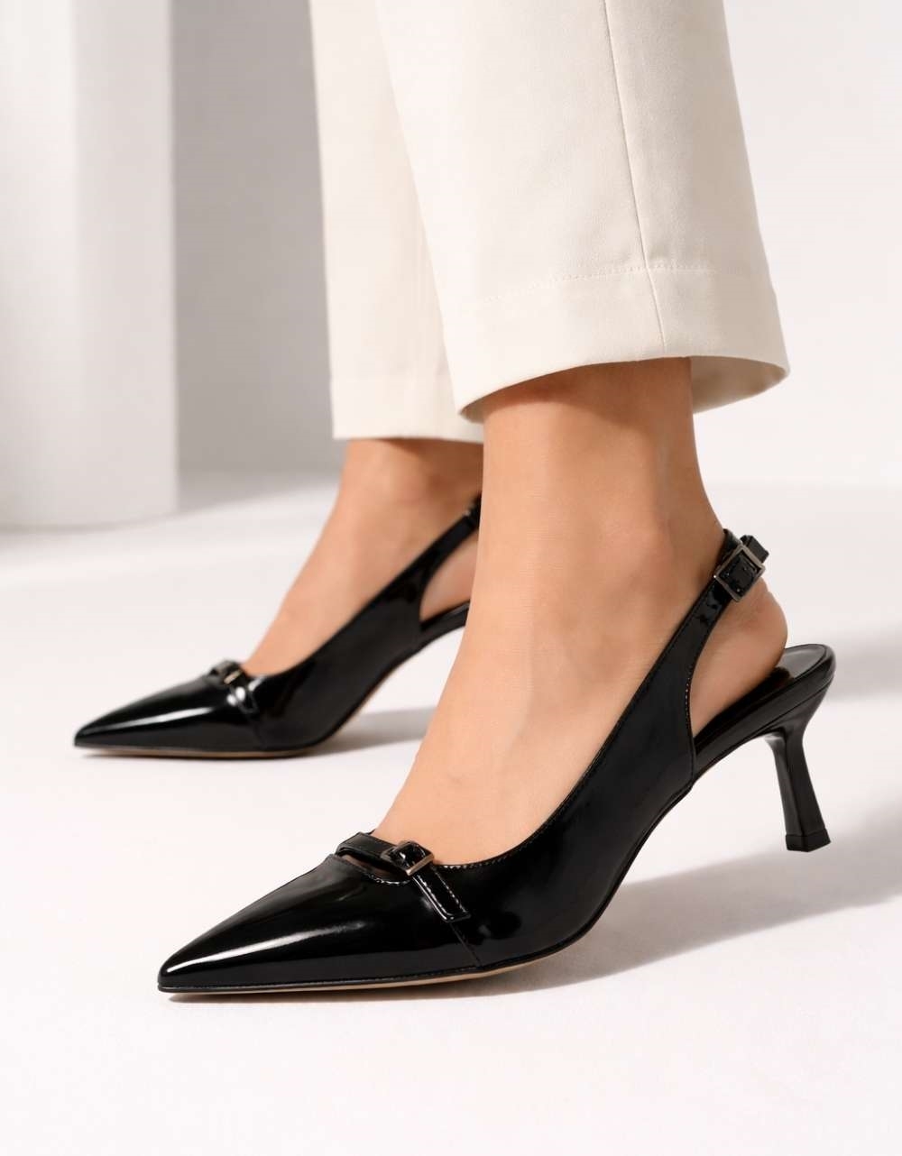 Εικόνα από Γόβες open heel Ελληνικής κατασκευής με μπαρέτα Μαύρο