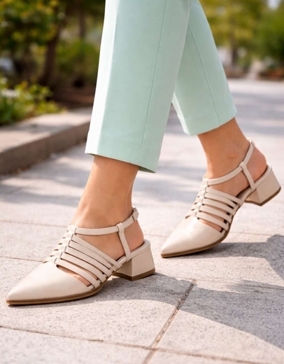 Εικόνα της Πέδιλα Ελληνικής κατασκευής μονόχρωμα με λουράκια Μπεζ