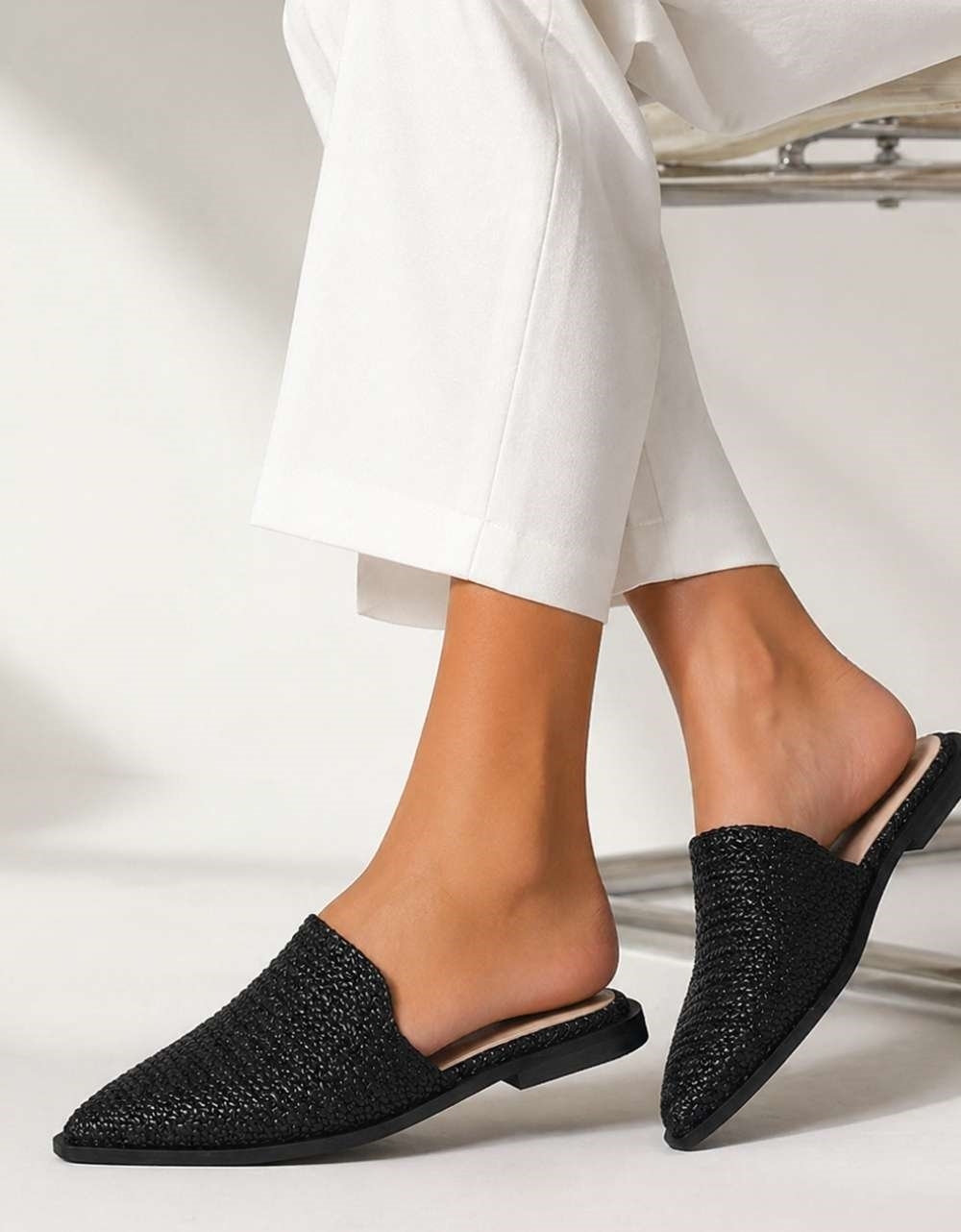 Εικόνα από Mules μυτερά ψάθινα flat Ελληνικής Κατασκευής Μαύρο