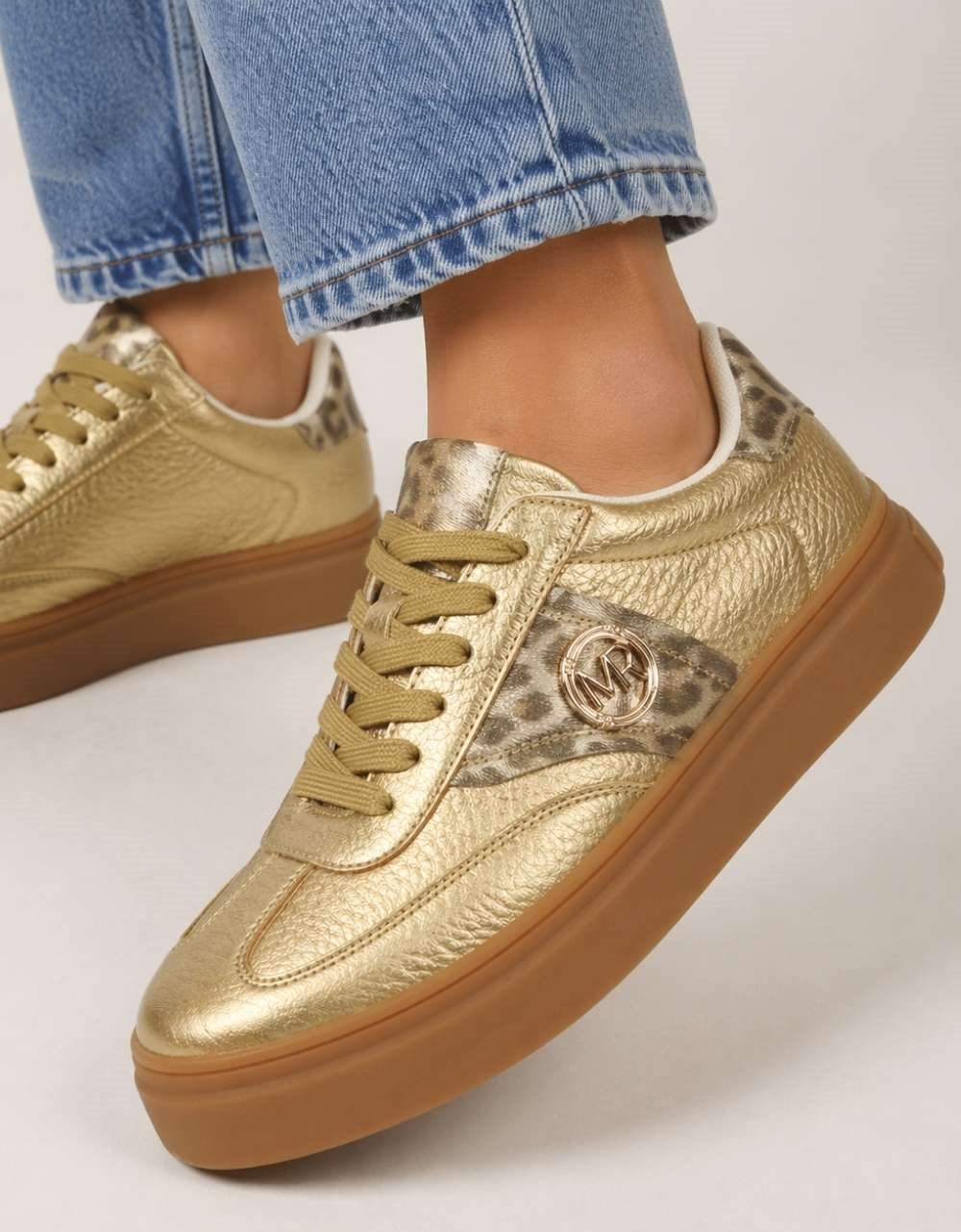 Εικόνα από Γυναικεία sneakers δίπατα με λεπτομέριες animal print Χρυσό