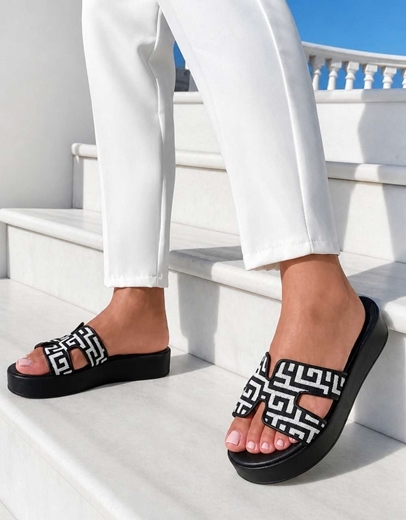 Εικόνα της Flatforms Ελληνικής κατασκευής με μοτίβο μαιάνδρου Μαύρο