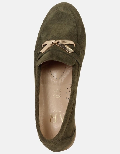 Εικόνα της Δερμάτινα loafers Ελληνικής κατασκευής με μεταλλικό διακοσμητικό Λαδί