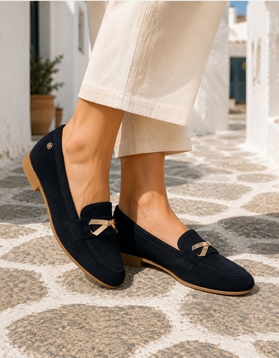 Εικόνα της Δερμάτινα loafers Ελληνικής κατασκευής με μεταλλικό διακοσμητικό Μπλε