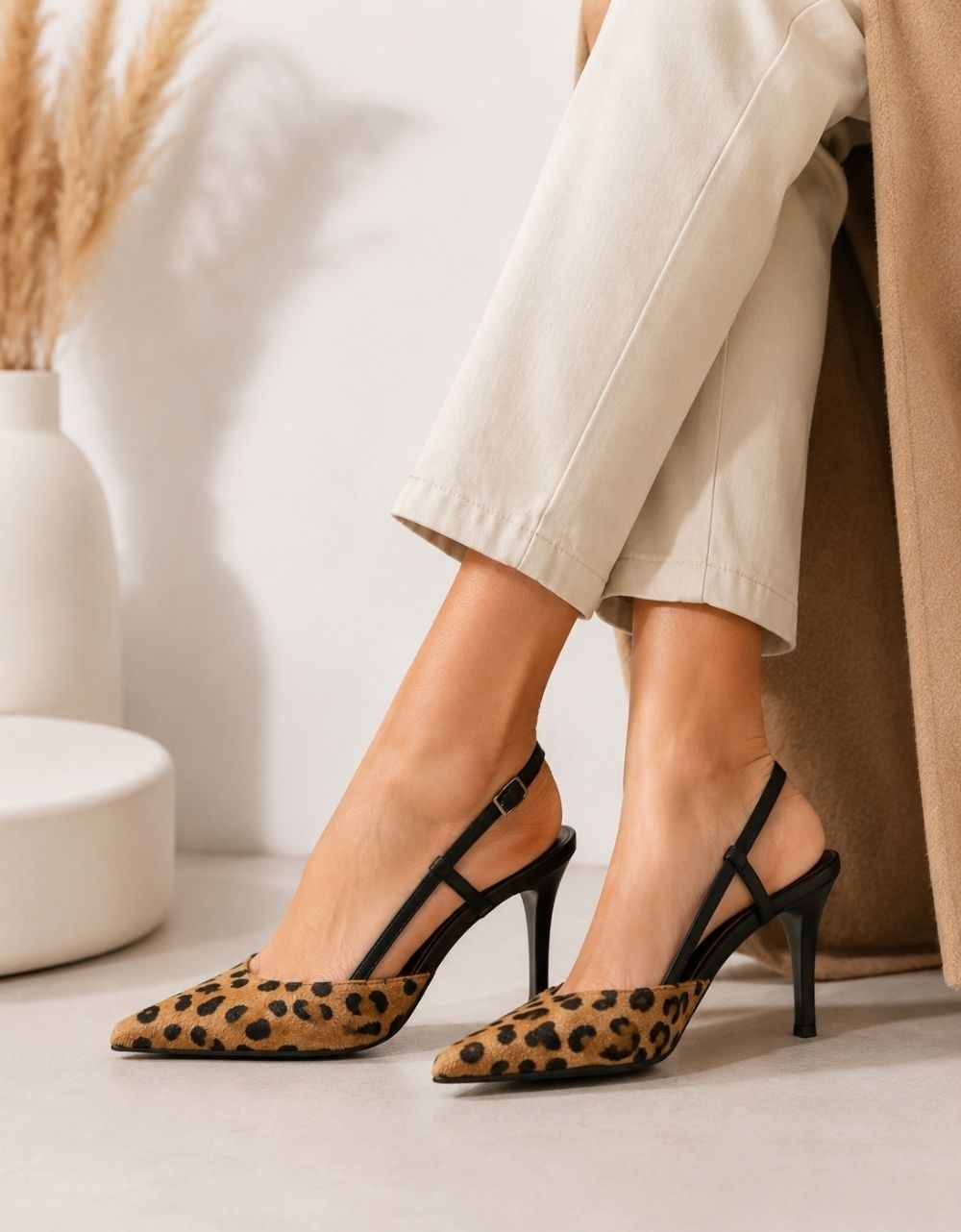 Εικόνα από Open heel γόβες Ελληνικής κατασκευής με λεπτό τακούνι Λεοπάρ