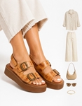 Εικόνα από Δερμάτινα flatforms Ελληνικής κατασκευής με μεταλλικούς τοκάδες Ταμπά