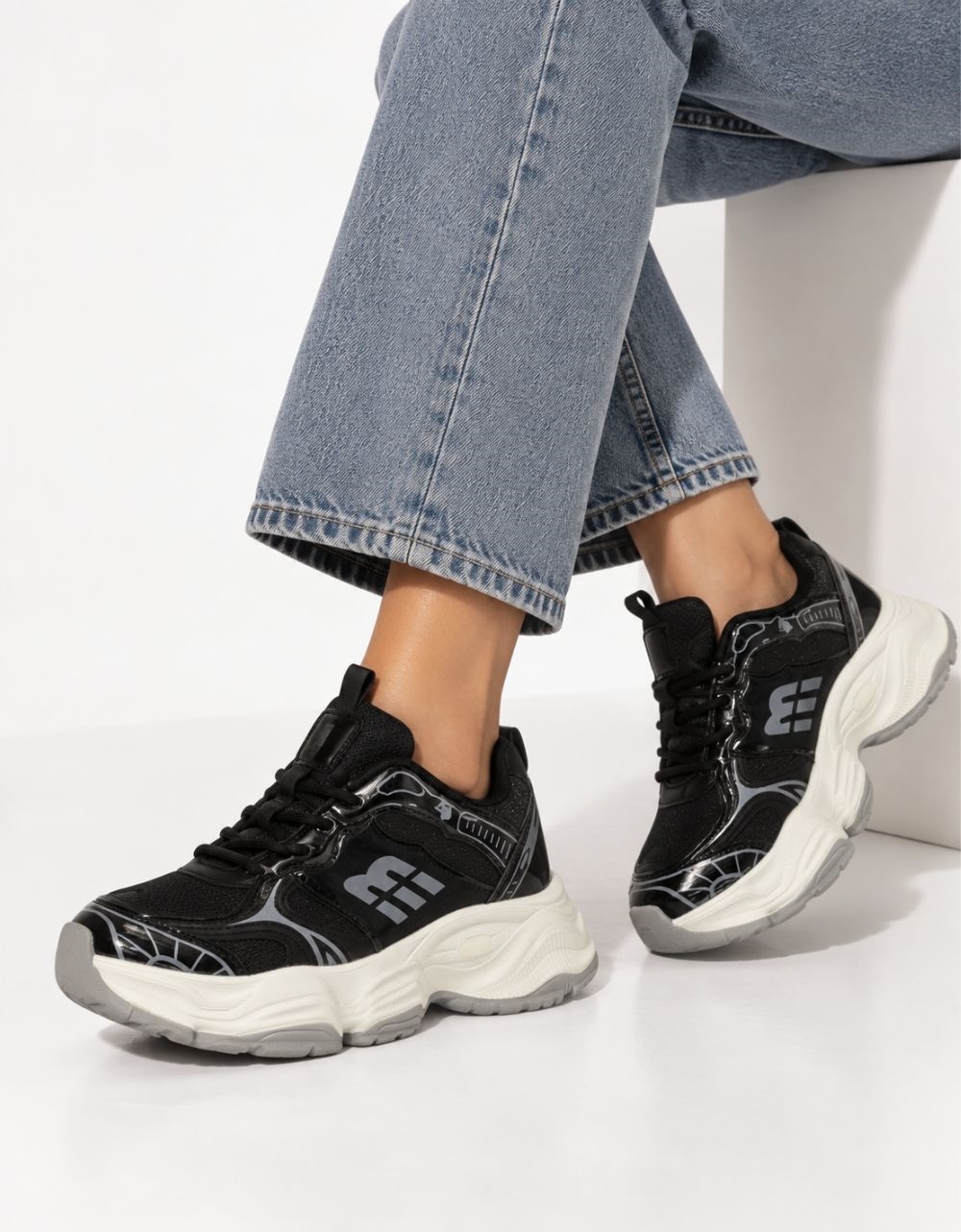 Εικόνα από Γυναικεία sneakers με chunky σόλα Μαύρο
