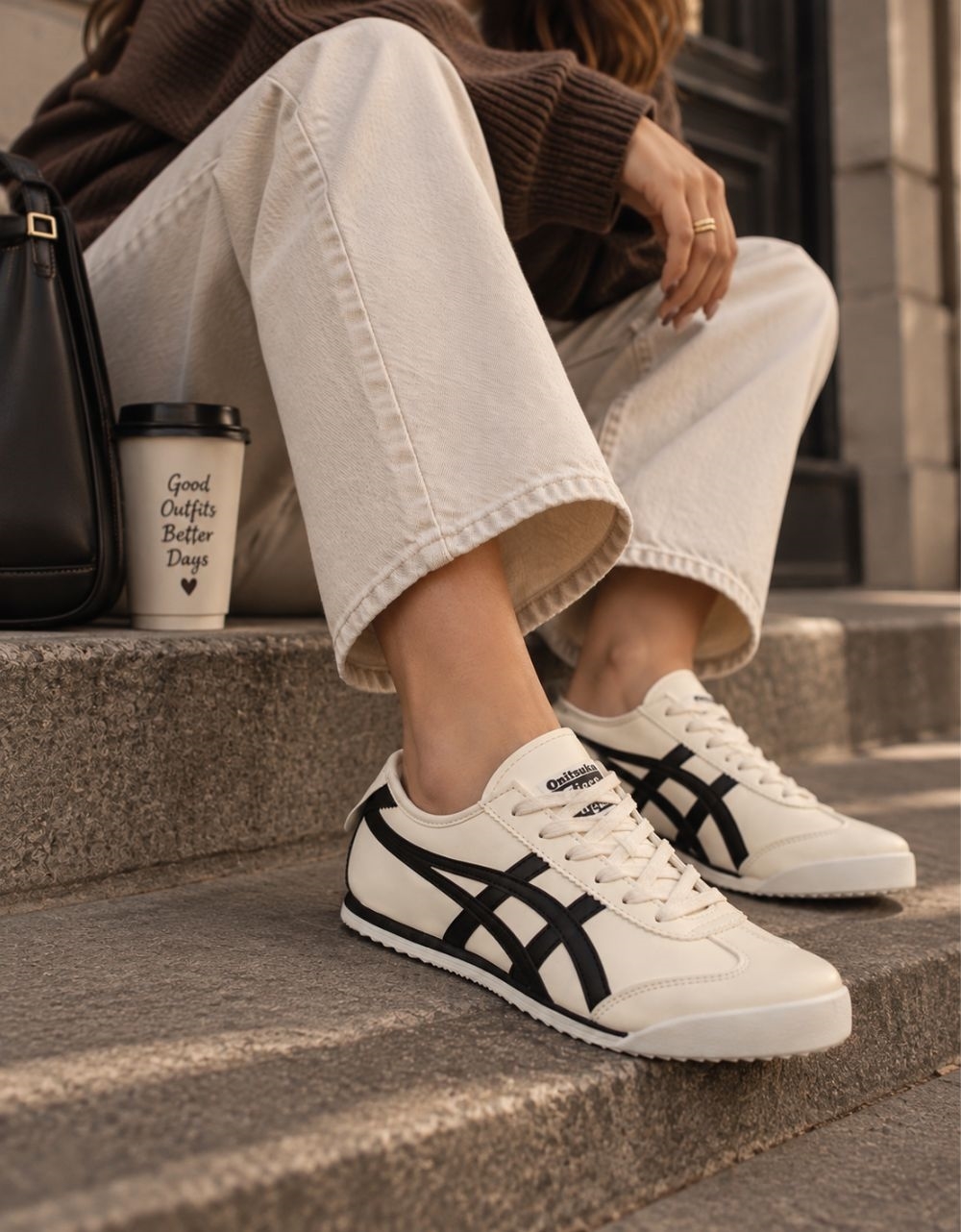 Εικόνα από Γυναικεία sneakers με γραμμικό σχέδιο Λευκό/Μαύρο