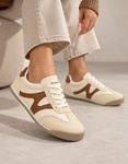 Εικόνα από Sneakers γυναικεια basic με σχέδιο στο πλάι Καφέ